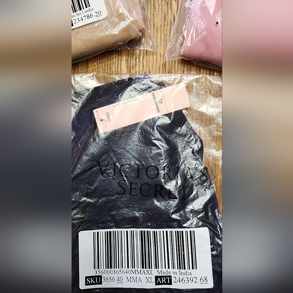 NWT Victoria's Secret No-Show Cheeky Panties - Picture 4 of 4